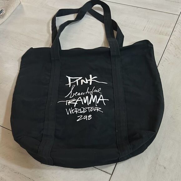 PINK World Tour Black Tote - Picture 1 of 2